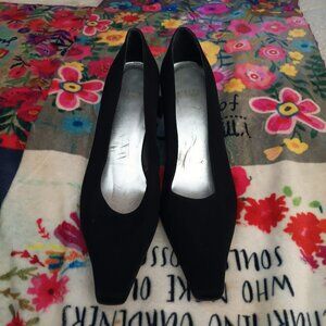 Stuart Weitzman black classic heel 9.5